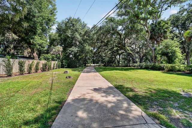 13200 E HIGHWAY 25, Ocklawaha, FL 32179