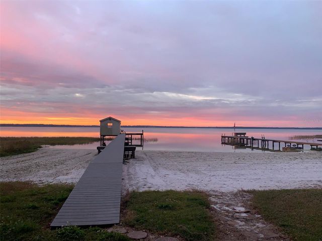 13200 E HIGHWAY 25, Ocklawaha, FL 32179
