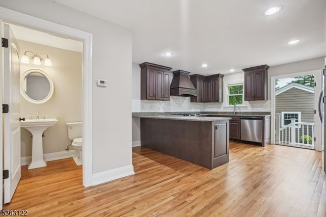 49 Summit Ave, Chatham Boro, NJ 07928