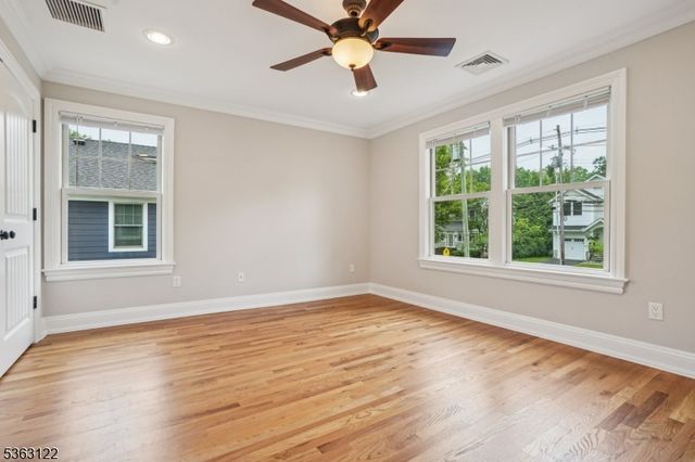 49 Summit Ave, Chatham Boro, NJ 07928