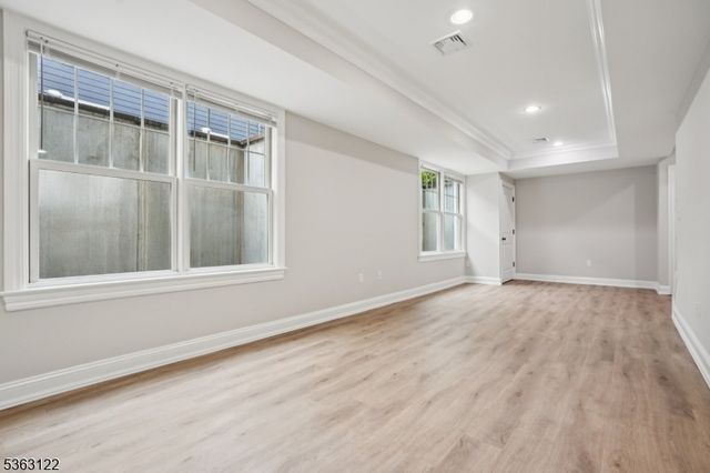 49 Summit Ave, Chatham Boro, NJ 07928