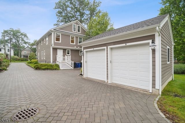 49 Summit Ave, Chatham Boro, NJ 07928