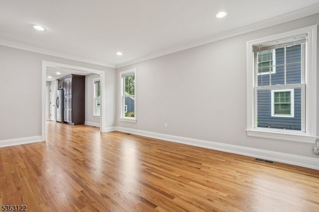 49 Summit Ave, Chatham Boro, NJ 07928