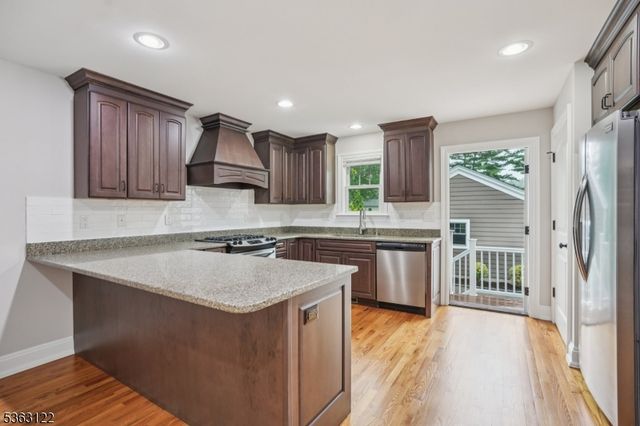 49 Summit Ave, Chatham Boro, NJ 07928