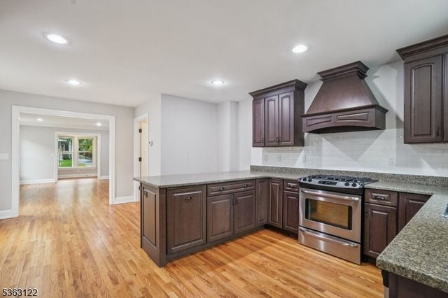 49 Summit Ave, Chatham Boro, NJ 07928