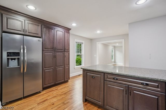 49 Summit Ave, Chatham Boro, NJ 07928