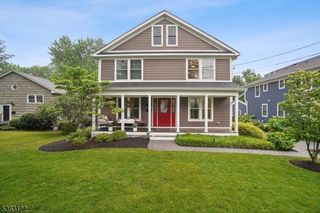 49 Summit Ave, Chatham Boro, NJ 07928