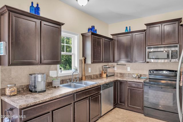 212 Peggys Trace, Sneads Ferry, NC 28460