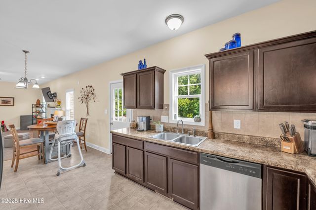 212 Peggys Trace, Sneads Ferry, NC 28460
