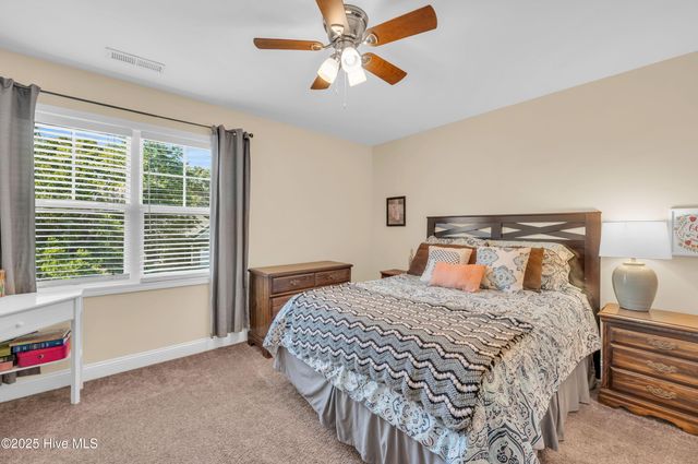 212 Peggys Trace, Sneads Ferry, NC 28460