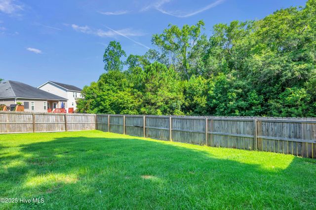 212 Peggys Trace, Sneads Ferry, NC 28460