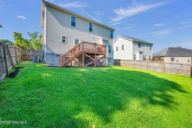 212 Peggys Trace, Sneads Ferry, NC 28460