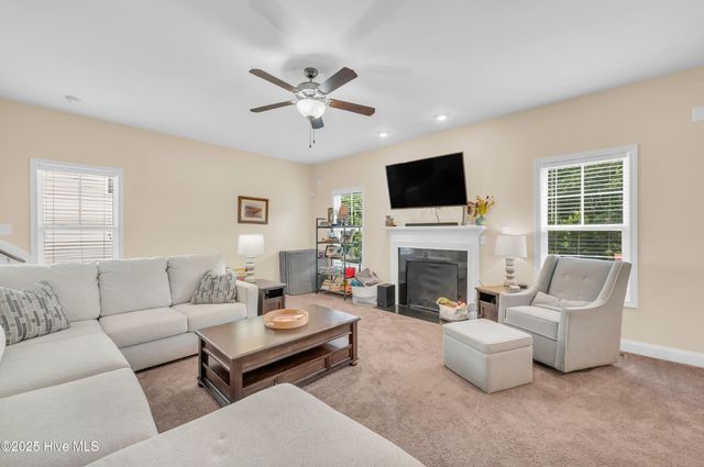 212 Peggys Trace, Sneads Ferry, NC 28460