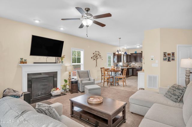 212 Peggys Trace, Sneads Ferry, NC 28460