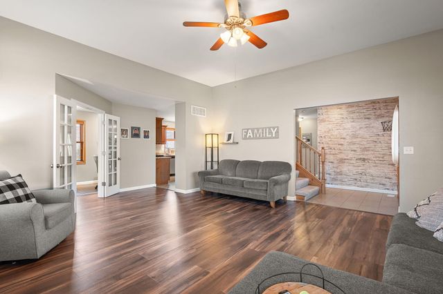 412 Chessington Drive, Crown Point, IN 46307