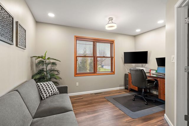 412 Chessington Drive, Crown Point, IN 46307