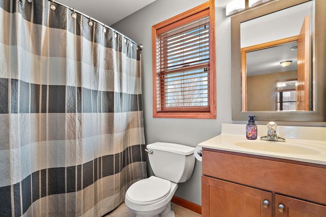 412 Chessington Drive, Crown Point, IN 46307