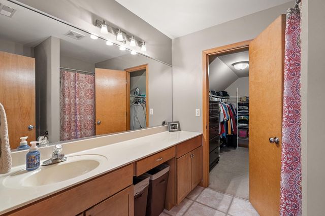 412 Chessington Drive, Crown Point, IN 46307