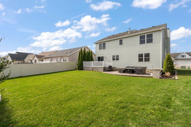 412 Chessington Drive, Crown Point, IN 46307