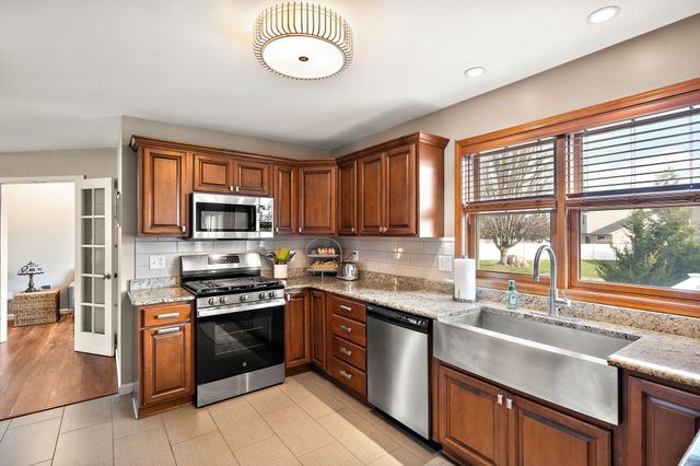 412 Chessington Drive, Crown Point, IN 46307