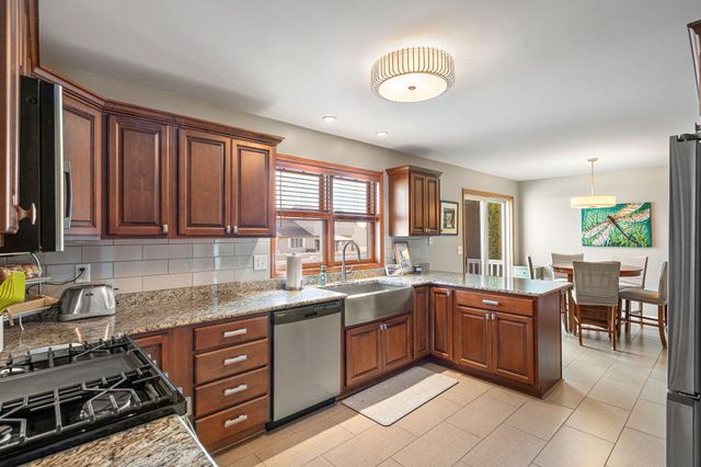 412 Chessington Drive, Crown Point, IN 46307