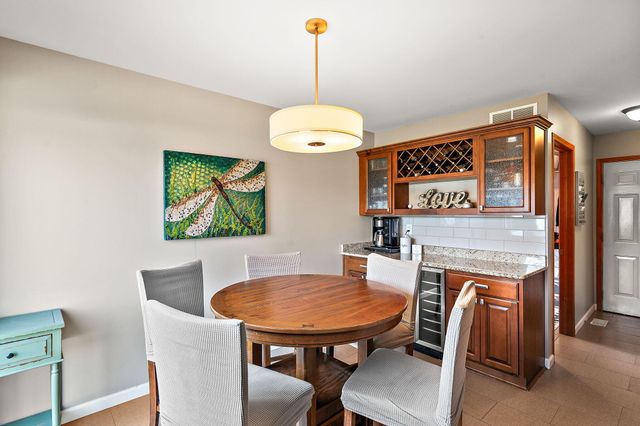 412 Chessington Drive, Crown Point, IN 46307