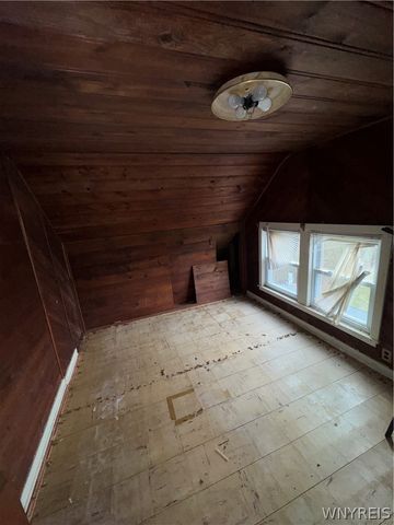 1236 Saunders Sett Road, Lewiston, NY 14305