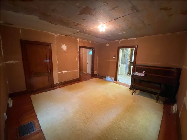 548 Chestnut St, Monessen, PA 15062
