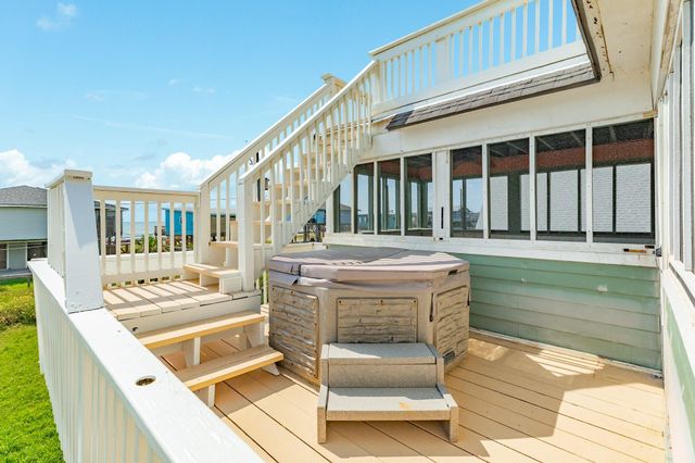 805 Seashell Drive, Surfside Beach, TX 77541