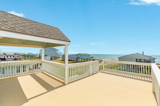 805 Seashell Drive, Surfside Beach, TX 77541