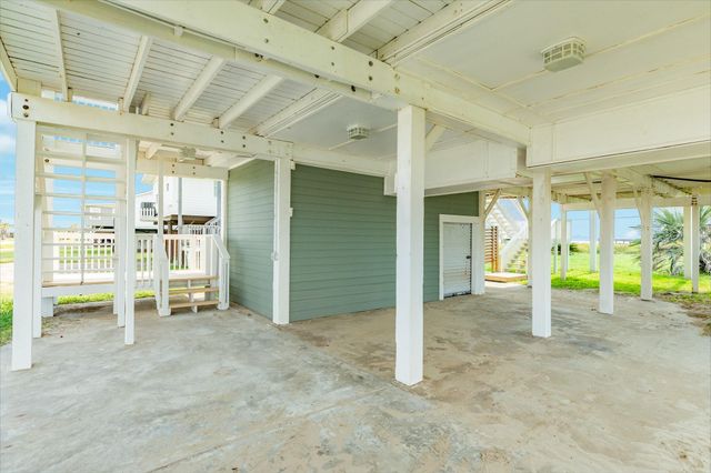 805 Seashell Drive, Surfside Beach, TX 77541