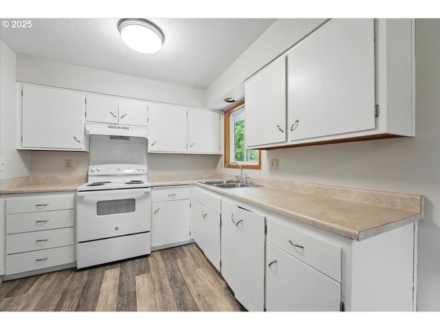 1703 Se BUSH St, Hillsboro, OR 97123