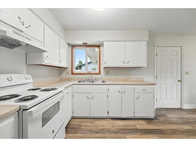 1703 Se BUSH St, Hillsboro, OR 97123