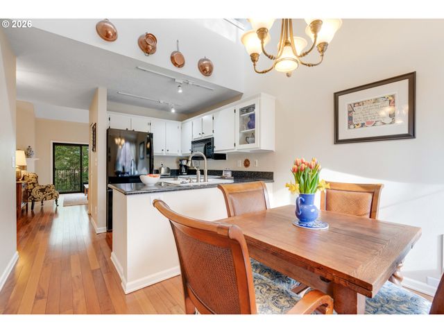 4000 CARMAN Dr 106, Lake Oswego, OR 97035