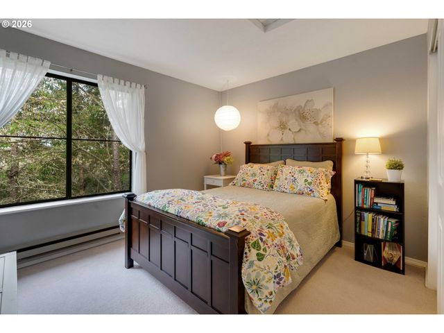 4000 CARMAN Dr 106, Lake Oswego, OR 97035