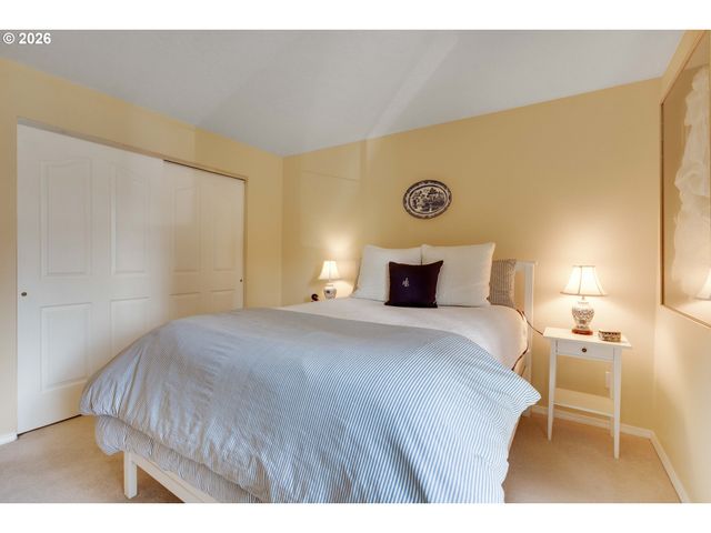 4000 CARMAN Dr 106, Lake Oswego, OR 97035