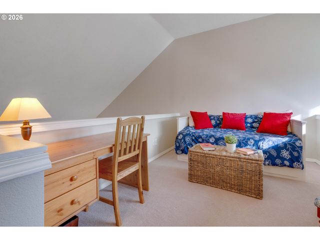 4000 CARMAN Dr 106, Lake Oswego, OR 97035