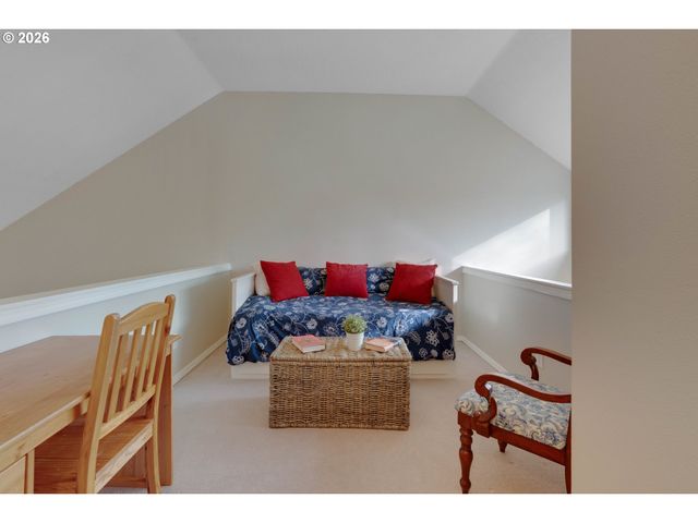 4000 CARMAN Dr 106, Lake Oswego, OR 97035