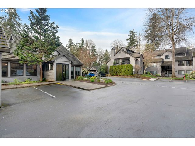 4000 CARMAN Dr 106, Lake Oswego, OR 97035