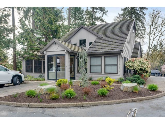 4000 CARMAN Dr 106, Lake Oswego, OR 97035