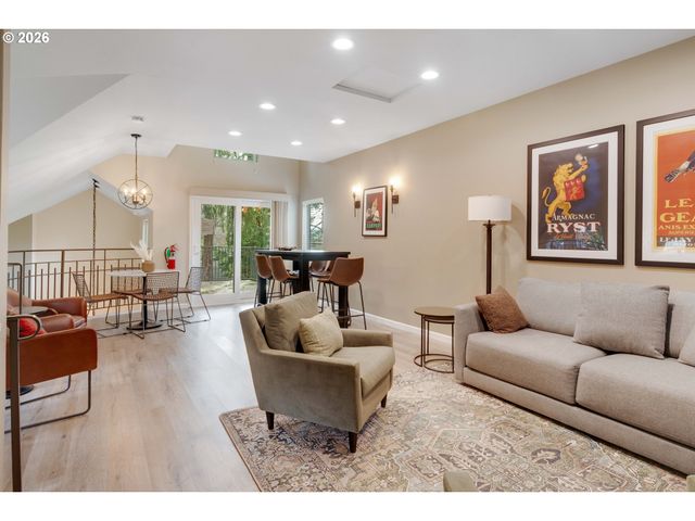 4000 CARMAN Dr 106, Lake Oswego, OR 97035