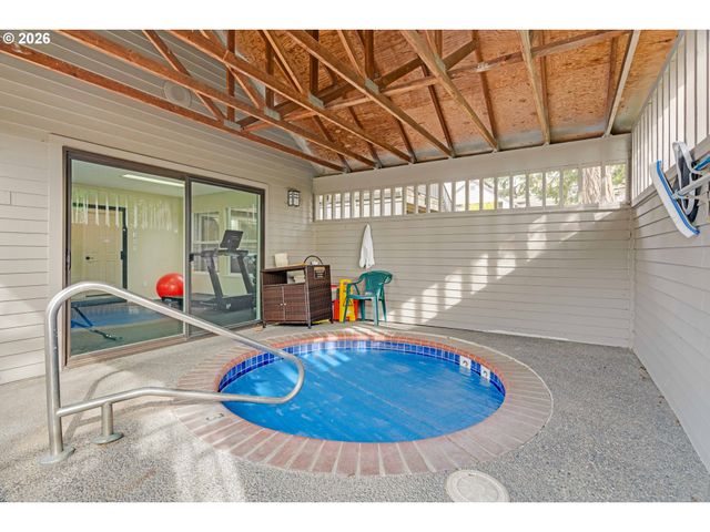 4000 CARMAN Dr 106, Lake Oswego, OR 97035