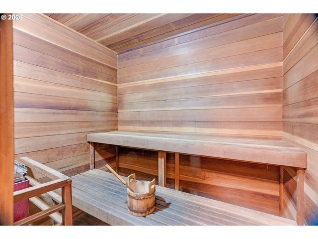 4000 CARMAN Dr 106, Lake Oswego, OR 97035