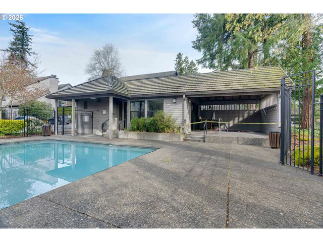 4000 CARMAN Dr 106, Lake Oswego, OR 97035