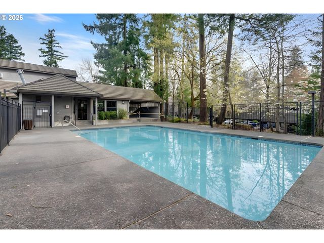 4000 CARMAN Dr 106, Lake Oswego, OR 97035