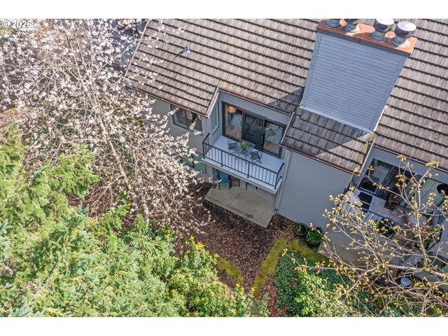 4000 CARMAN Dr 106, Lake Oswego, OR 97035