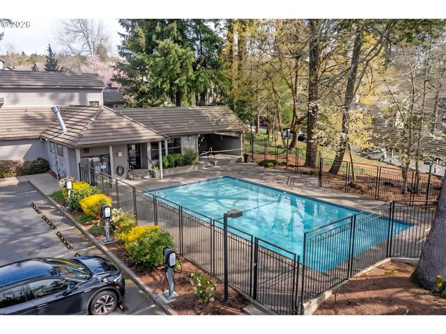 4000 CARMAN Dr 106, Lake Oswego, OR 97035