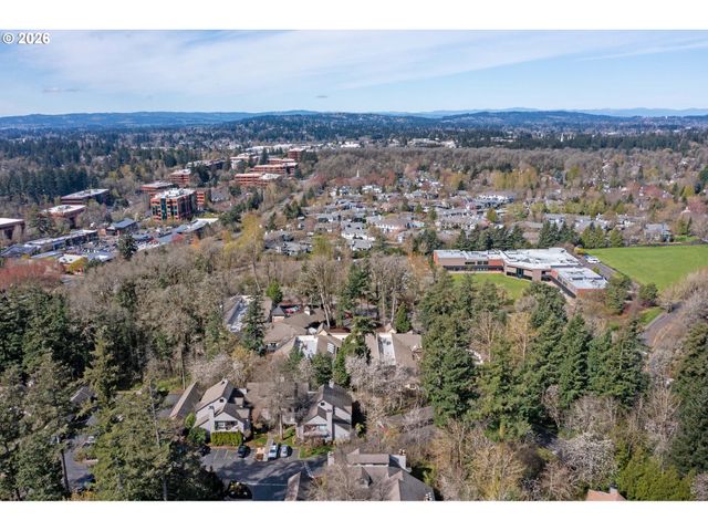 4000 CARMAN Dr 106, Lake Oswego, OR 97035