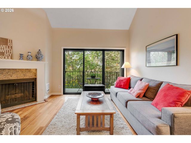 4000 CARMAN Dr 106, Lake Oswego, OR 97035