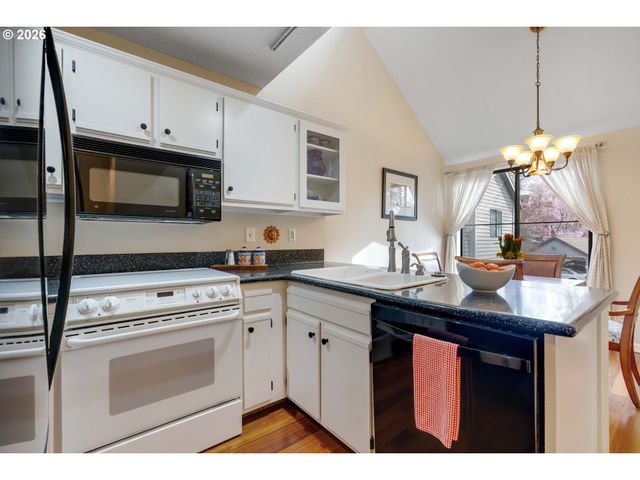 4000 CARMAN Dr 106, Lake Oswego, OR 97035